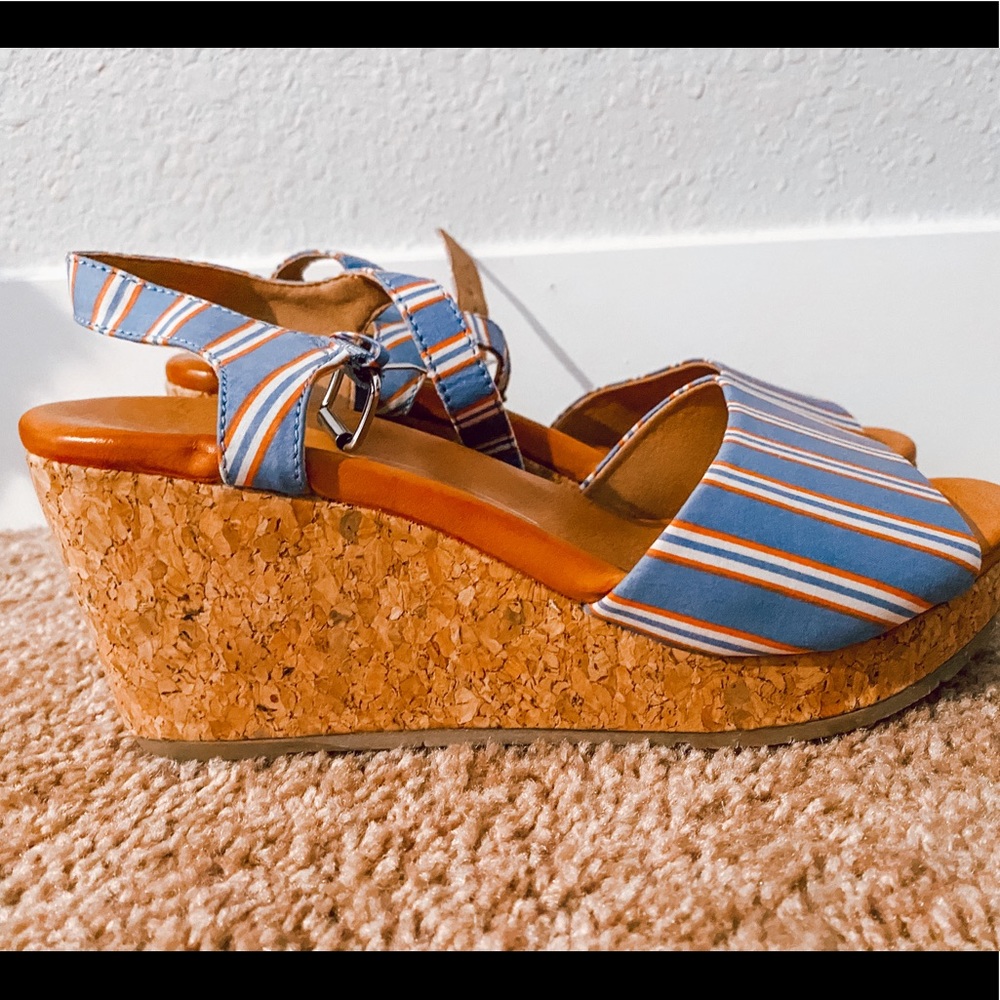 Report sandals
